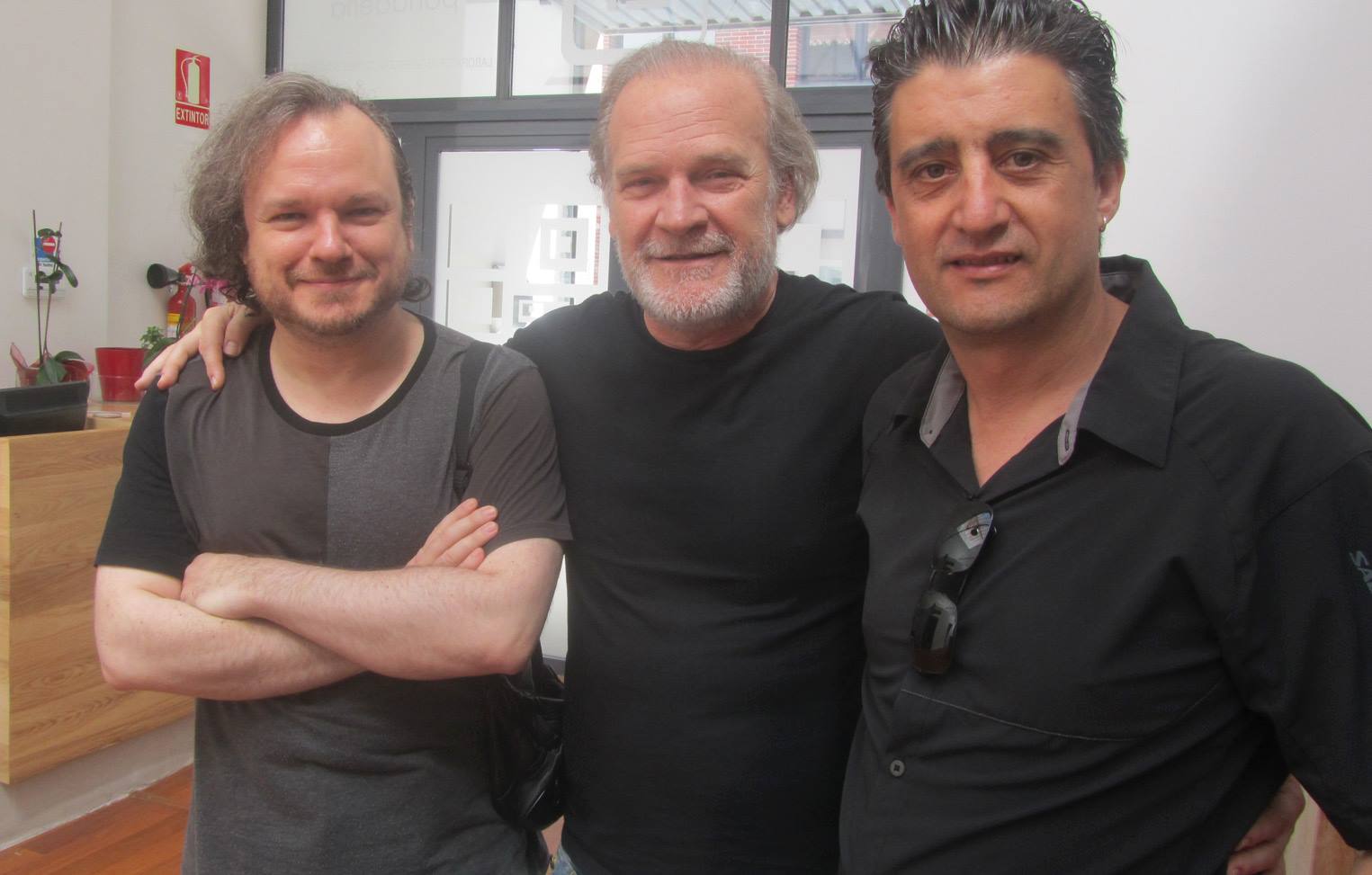 Foto del actor Juan Del Santo con Lluis Omar y David Martinez